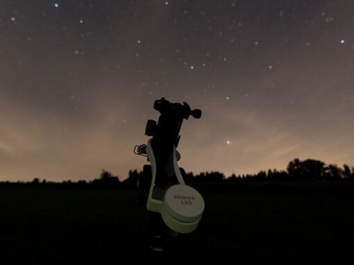 Omegon LX3: Die Astro-Nachführung für Einsteiger und Fortgeschrittene Omegon LX3: Die Astro-Nachführung für Einsteiger und Fortgeschrittene